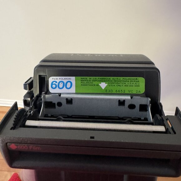 Polaroid 600 Instant Camera - Picture 5 of 5